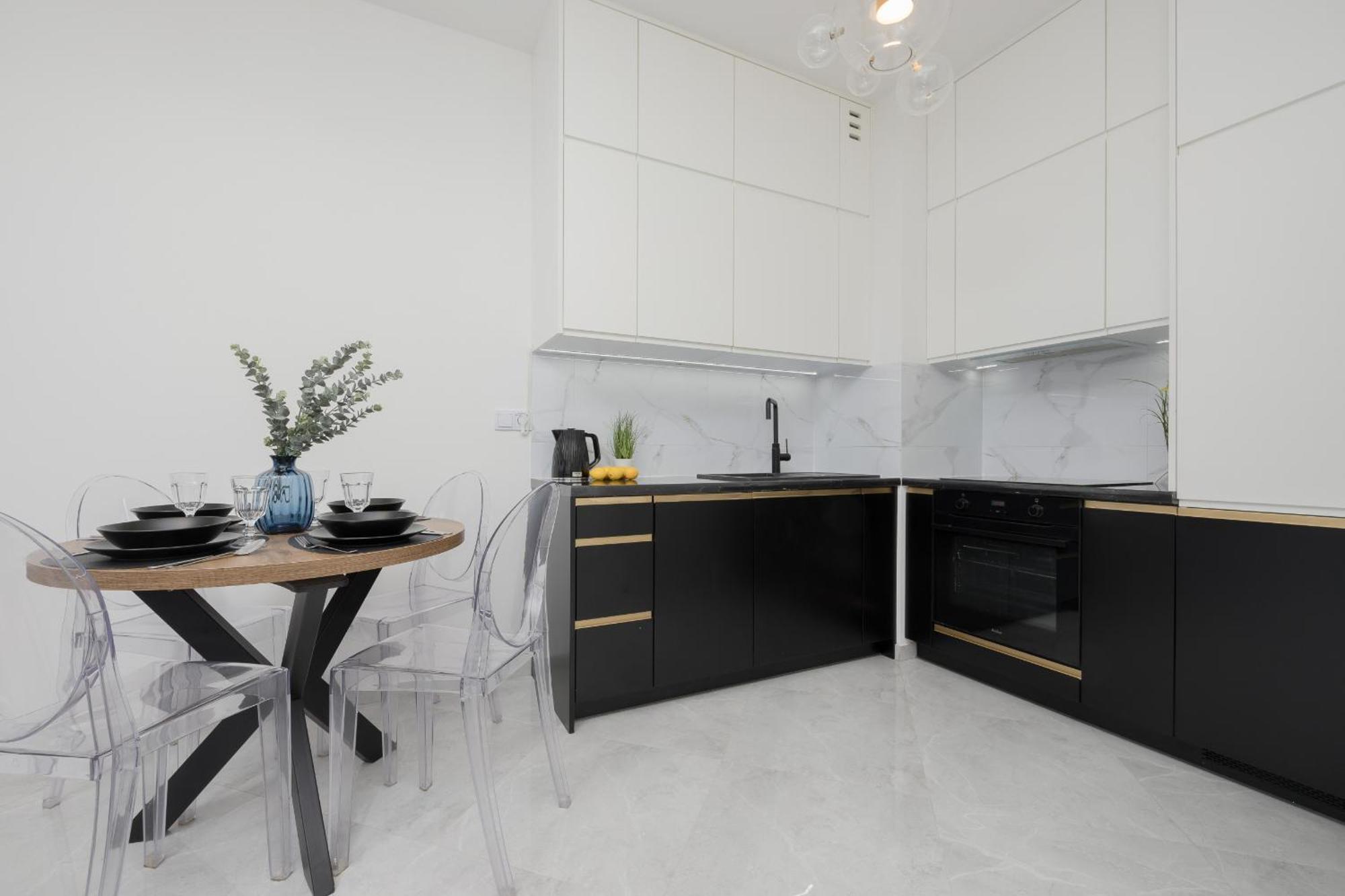 With Balcony & Parking In By Renters Leilighet Warszawa