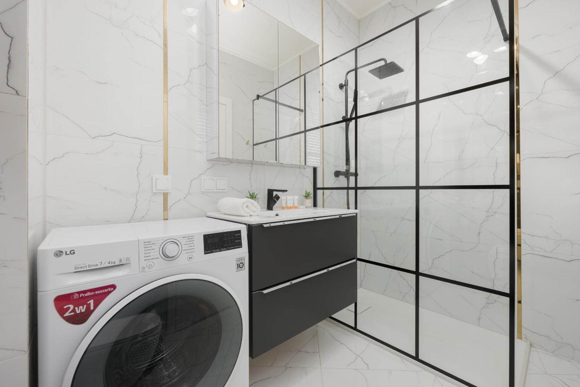 With Balcony & Parking In By Renters Leilighet