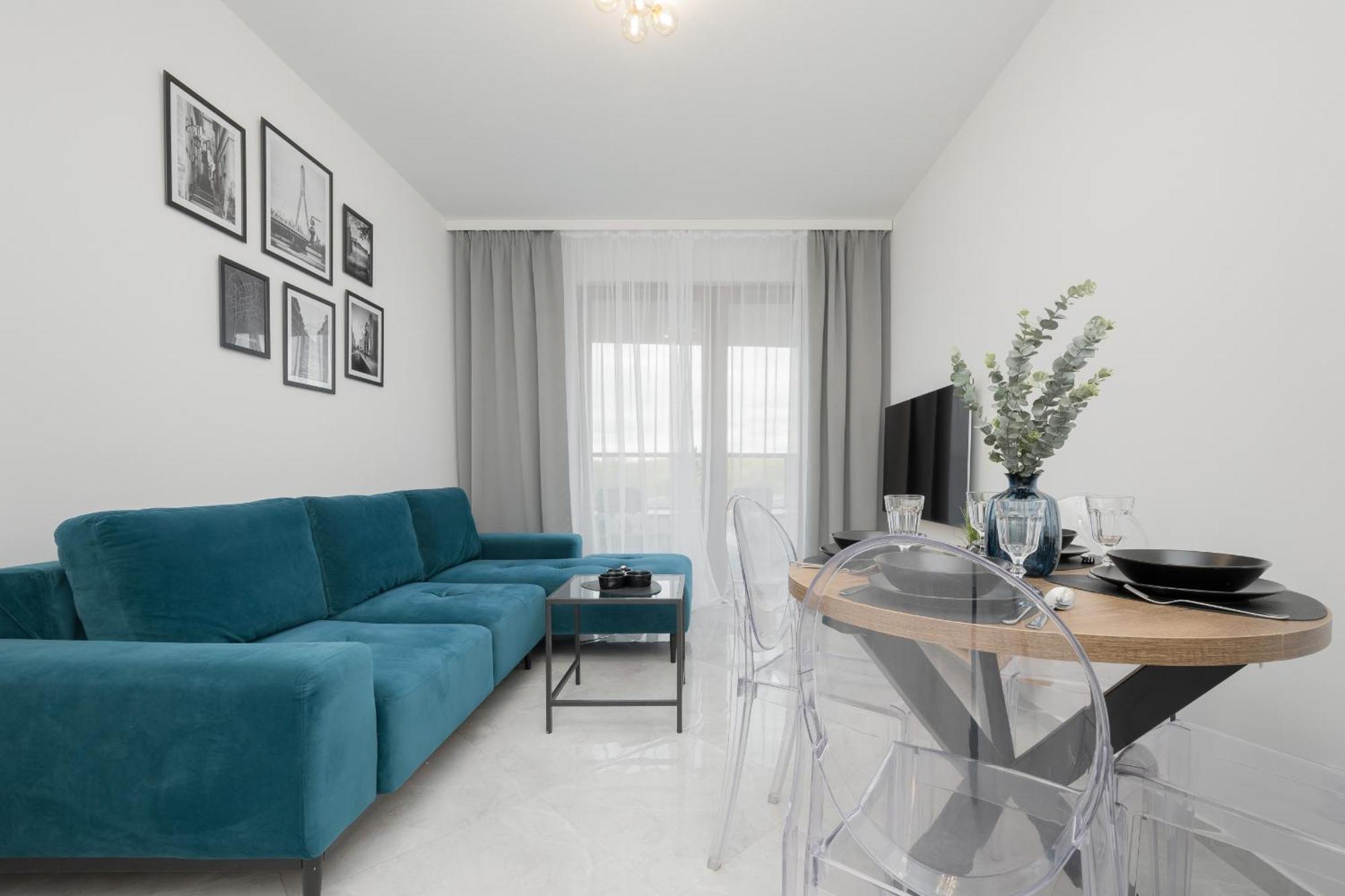 Leilighet With Balcony & Parking In By Renters *