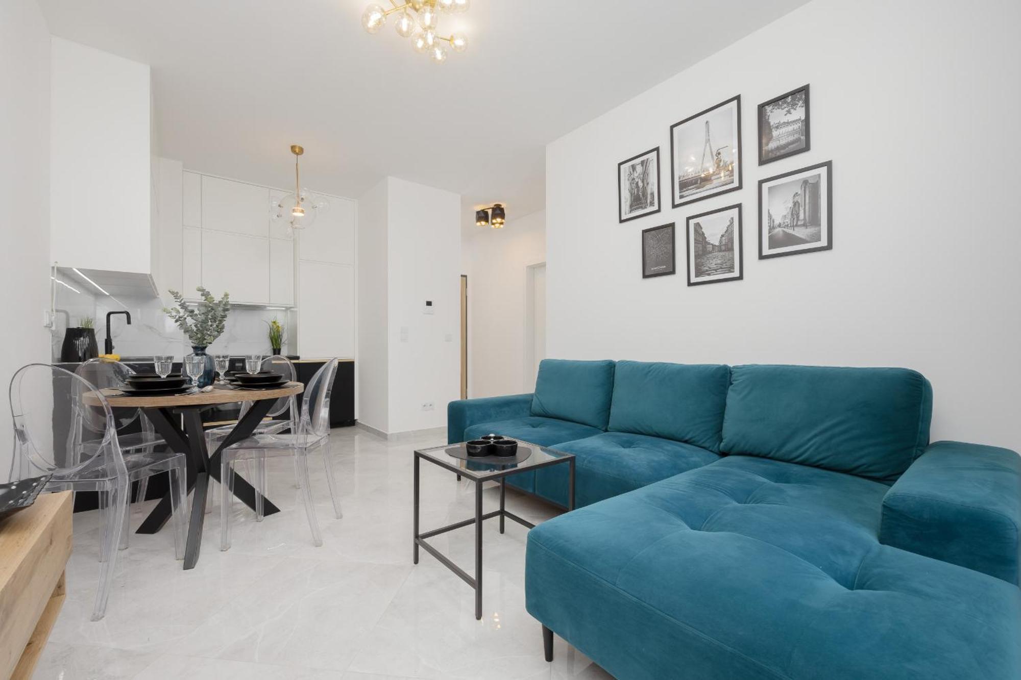 With Balcony & Parking In By Renters Leilighet